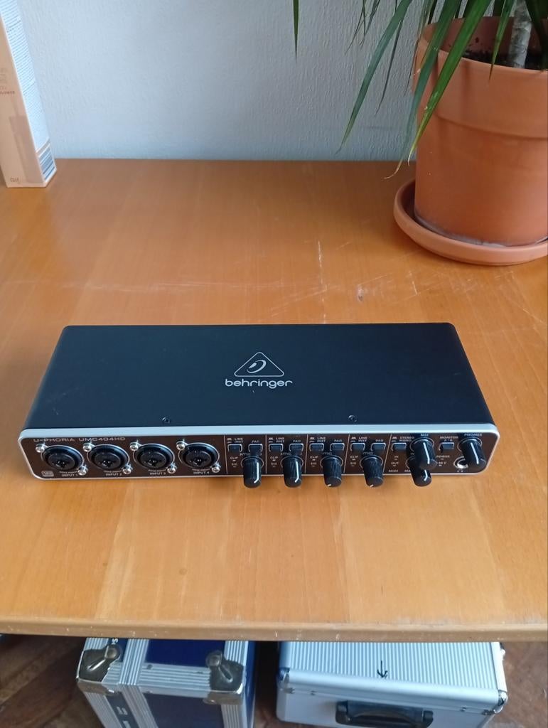 Behringer U-PHORIA UMC404HD Audio Interface, Ophalen of Verzenden, Zo goed als nieuw, Minder dan 5 kanalen, Microfooningang