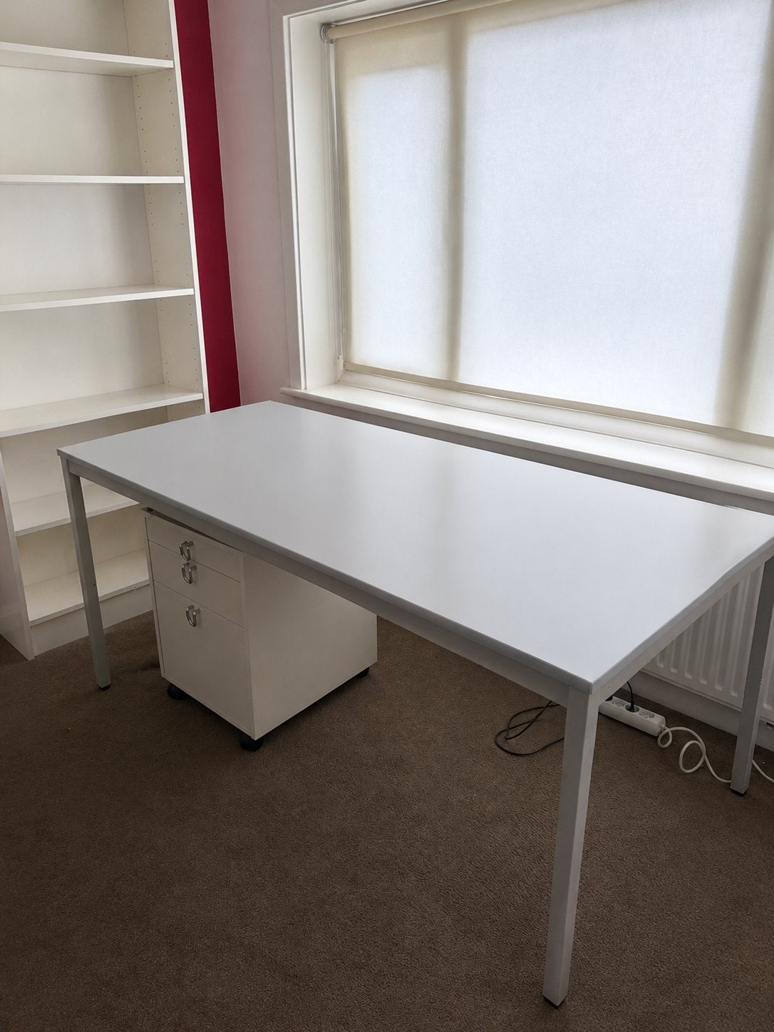 Modern wit bureau met ladeblok - Ideaal voor thuiskantoor, Ophalen, Demontabel, Gebruikt, Metaal