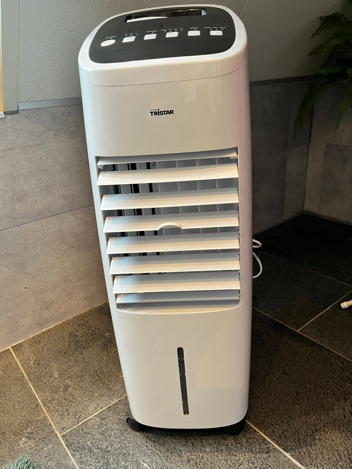 Koel ventilator voor extra koeling, Ophalen, Ventilator met afstandsbediening, Zo goed als nieuw, Torenventilator
