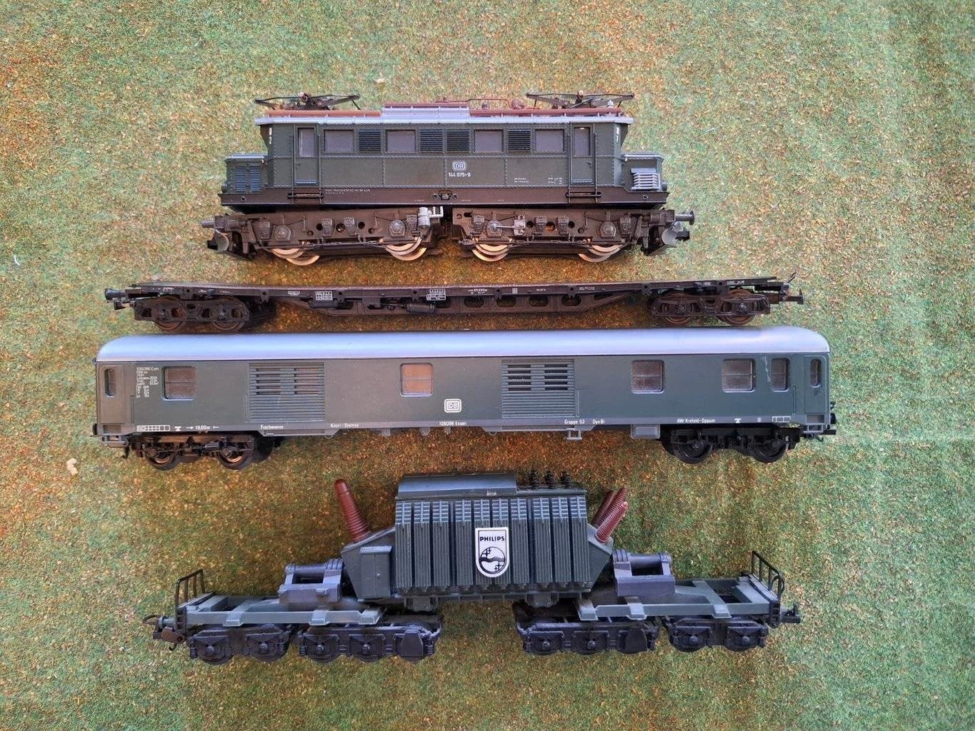 Roco lok BR 144 met goederenwagons speciaal vervoer, Gelijkstroom, Fleischmann, Ophalen of Verzenden, Analoog