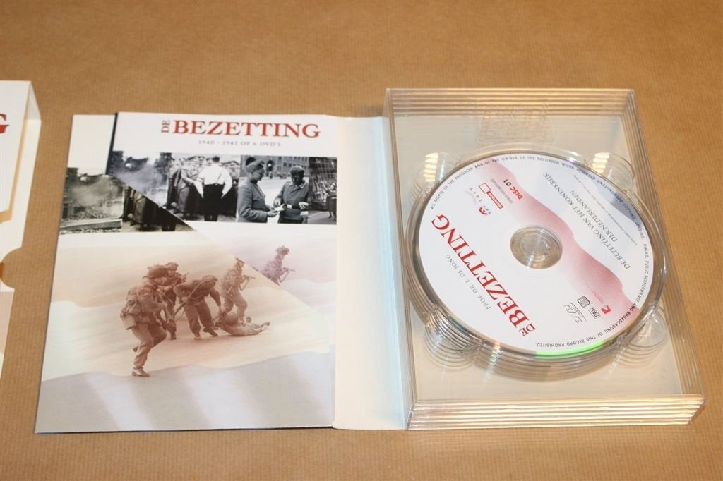 De Bezetting — L. de Jong, 6 DVD\'s WOII Nederland, Alle leeftijden, Ophalen of Verzenden, Gebruikt, Oorlog of Misdaad
