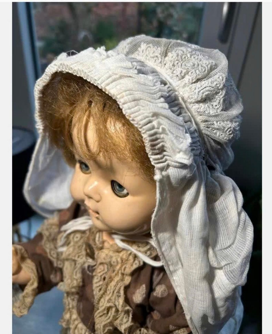 Zeer oud antiek poppen mutsje, klederdracht mutsje, Gebruikt, Ophalen of Verzenden, X, Kleertjes