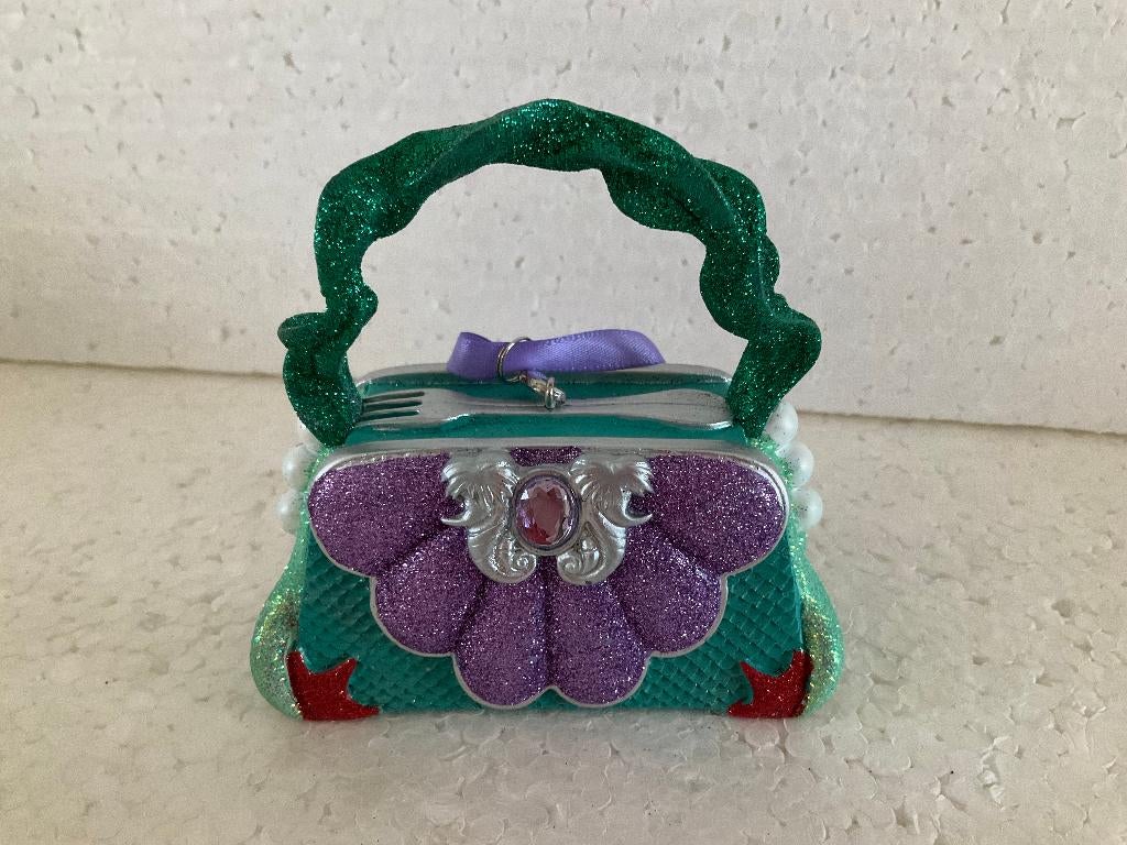 Disney ornament - tasje van Ariel, Ophalen of Verzenden, Pocahontas of Kl. Zeemeermin, Zo goed als nieuw, Beeldje of Figuurtje