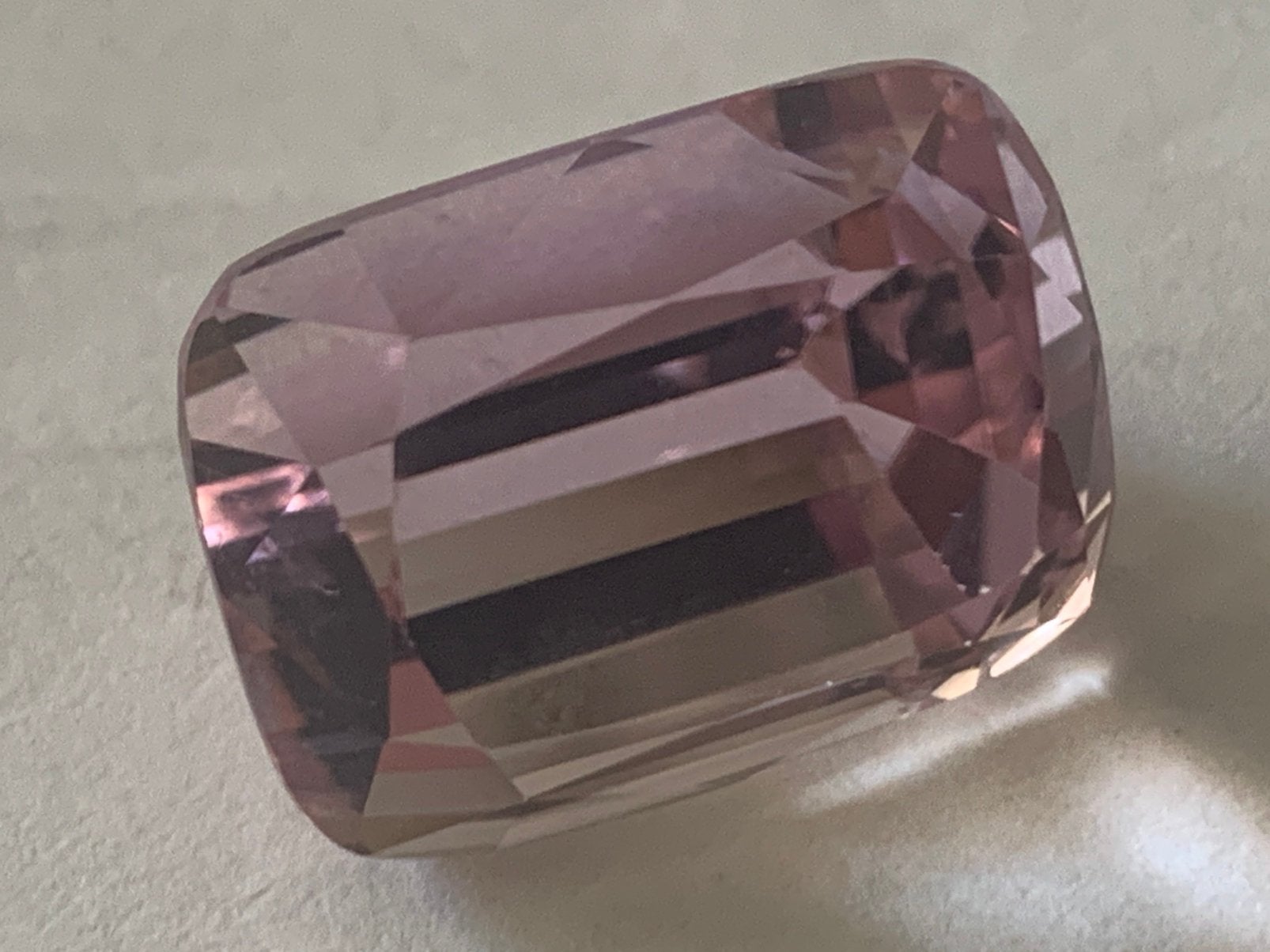 Prachtige kunziet 32,46 crt met certificaat, Sieraden, Tassen en Uiterlijk, Ophalen of Verzenden, Zo goed als nieuw