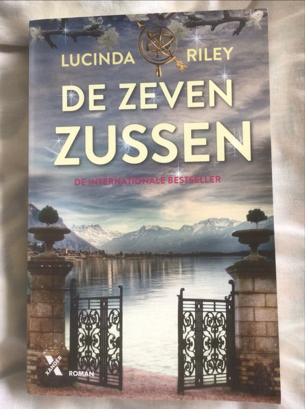 De Zeven Zussen - Lucinda Riley (Paperback), Ophalen of Verzenden, Zo goed als nieuw