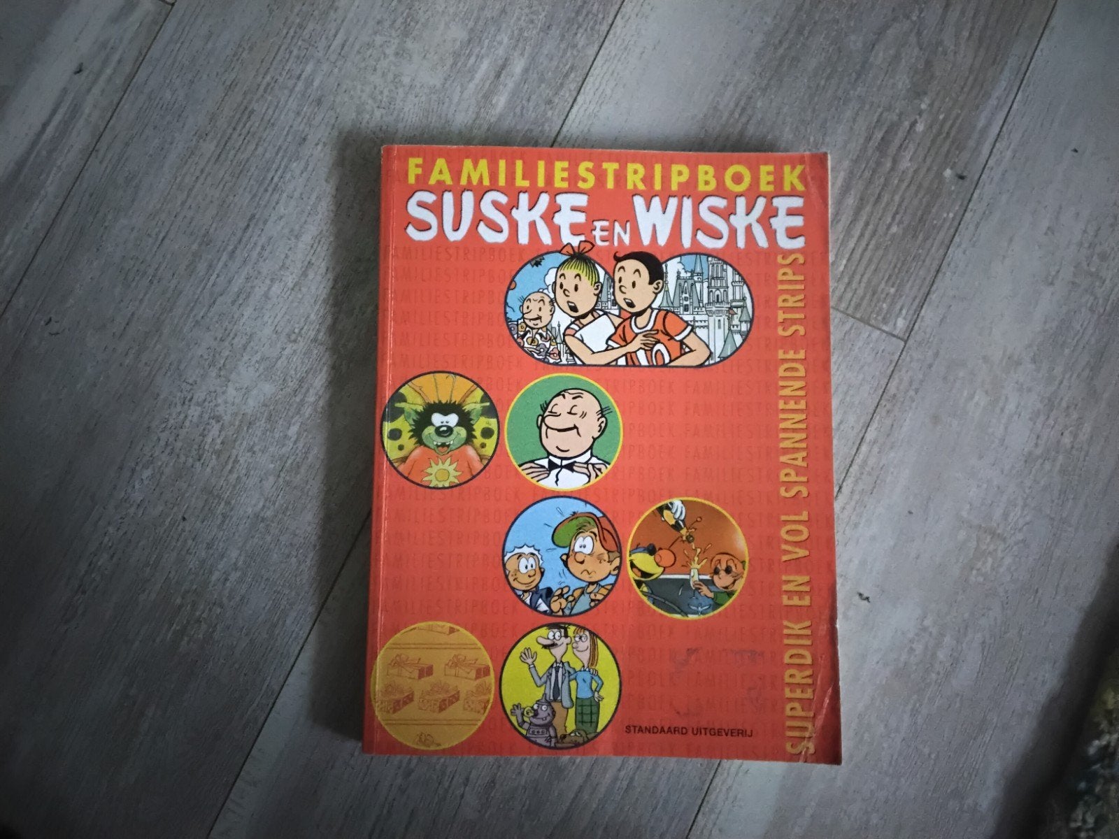 Suske en Wiske Familiestripboek - Superdikke editie, Boeken, Stripboeken, Eén stripboek, Ophalen of Verzenden, Zo goed als nieuw