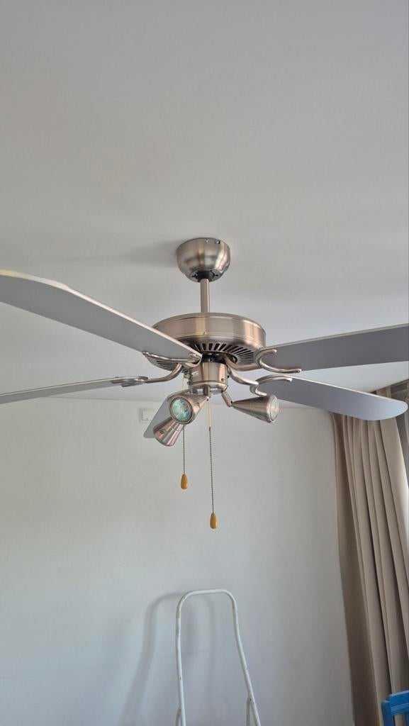 Stijlvolle Plafondventilator met Verlichting - Zilver, Witgoed en Apparatuur, Ventilatoren, Ophalen, Gebruikt, Plafondventilator