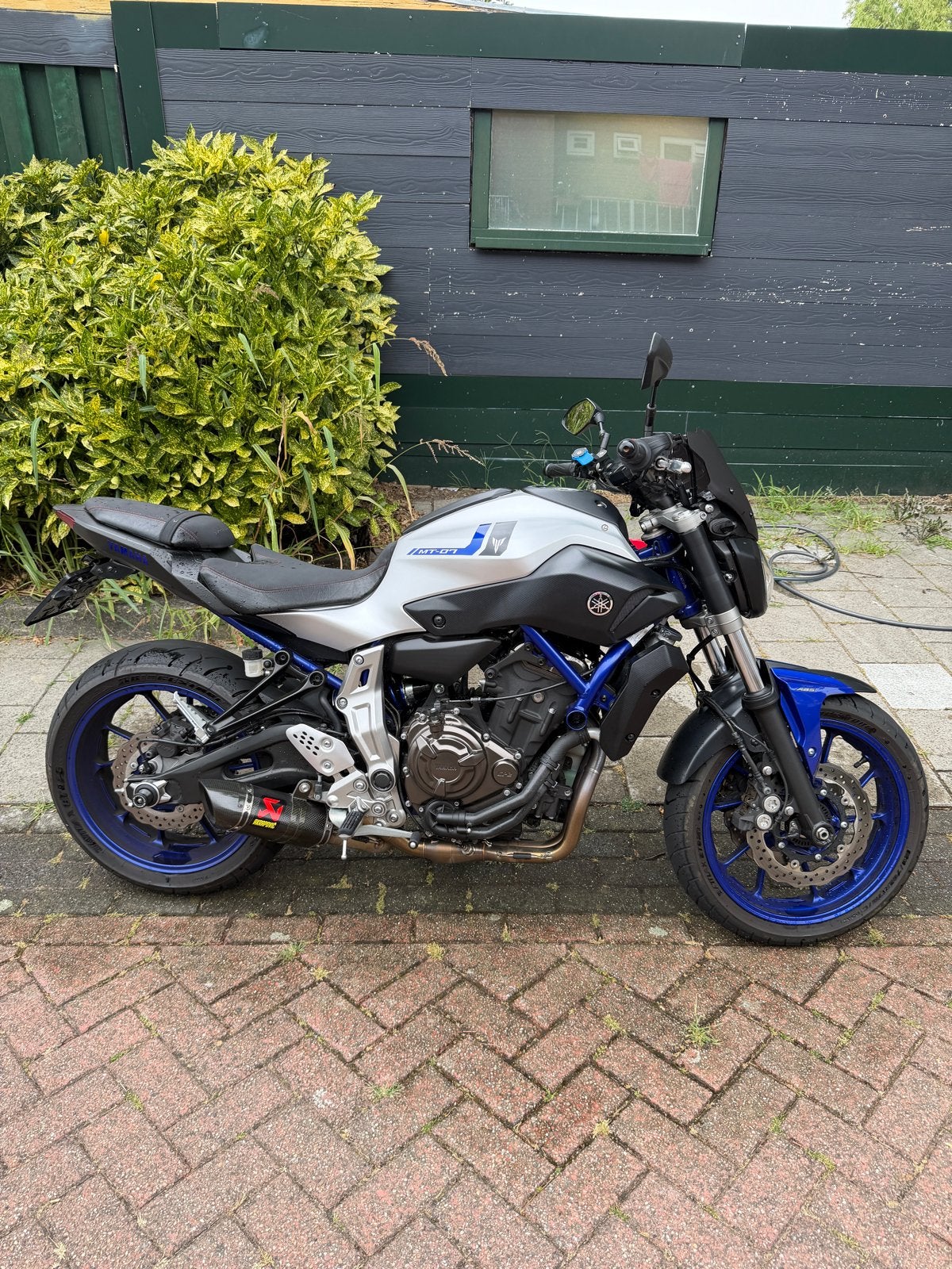 Yamaha MT-07 met Akrapovic uitlaat - Zeer nette staat!, Motoren, 2 cilinders, Sportuitlaat, Gebruikt, Particulier