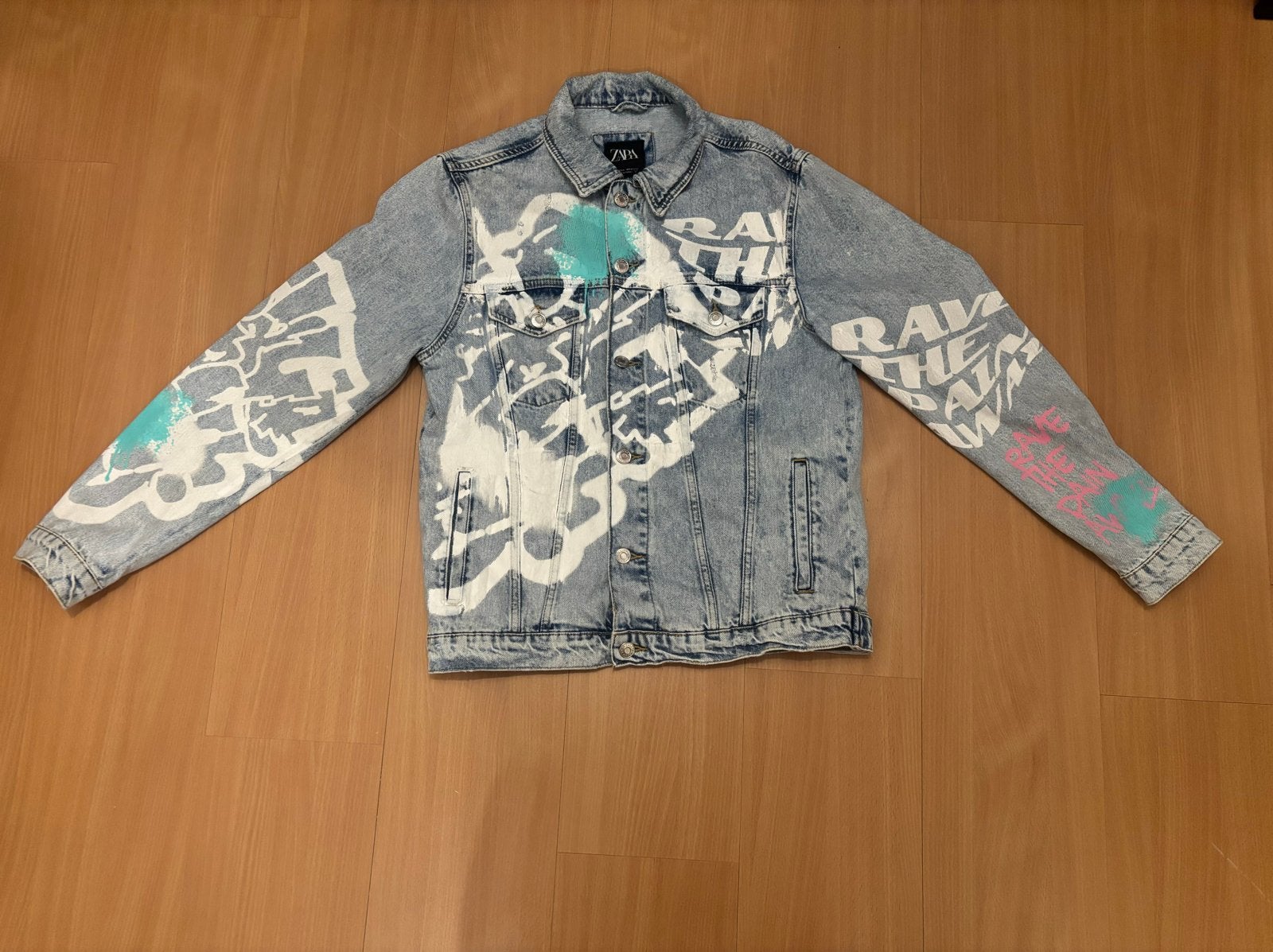 Zara spijkerjack met graffiti print - Maat M, Verzenden, Gedragen, Maat 38/40 (M), Blauw