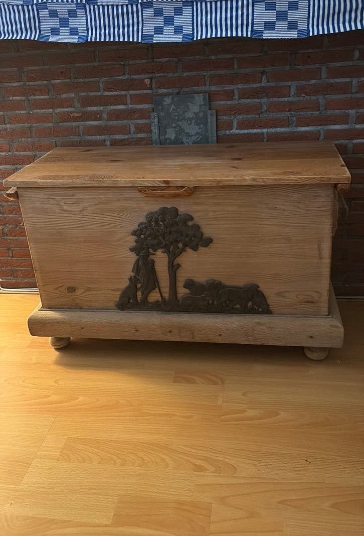 Vintage houten kist met decoratie, Antiek en Kunst, Ophalen