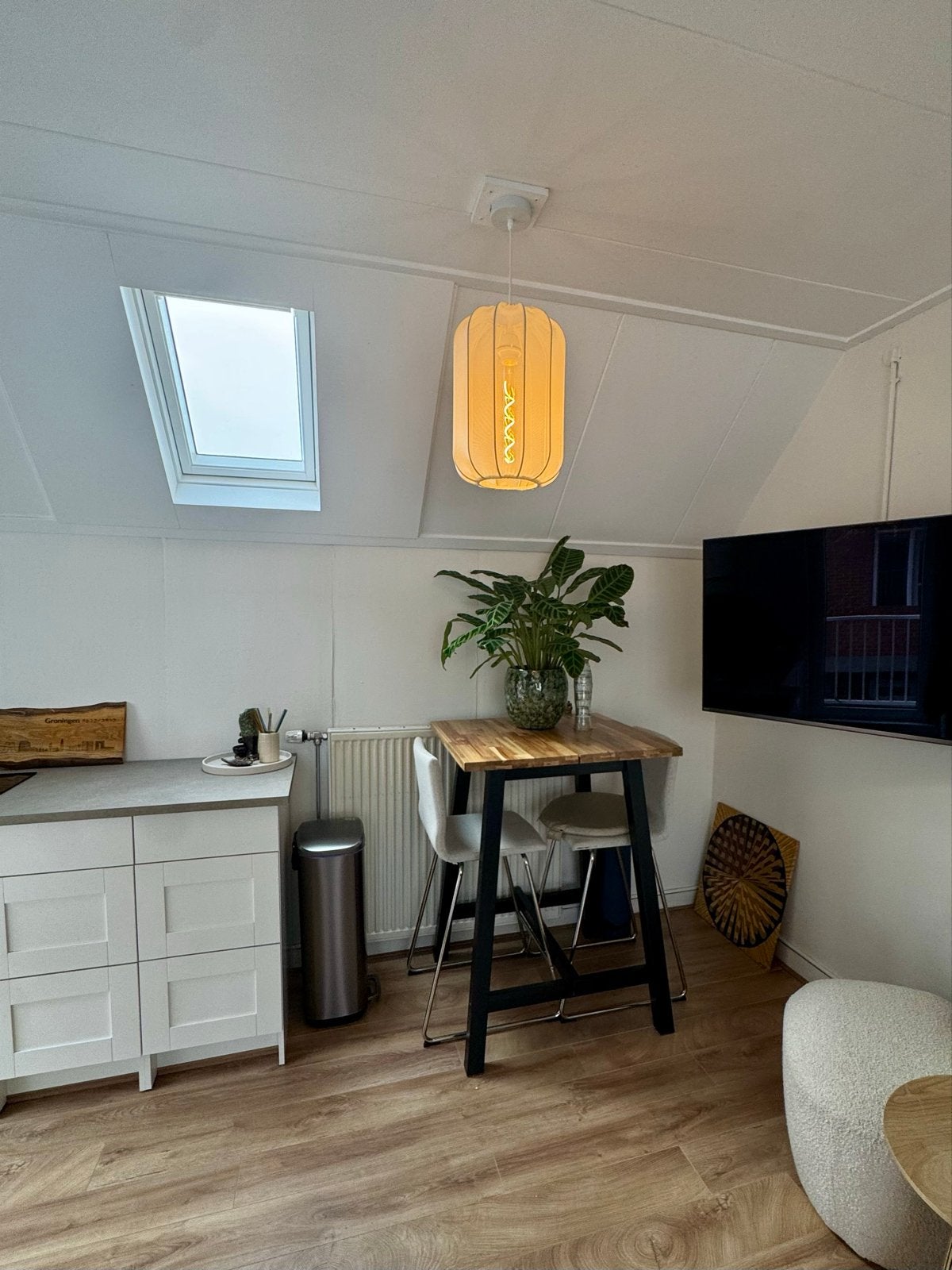Hoge bartafel met 2 barkrukken van IKEA - Zo goed als nieuw, Ophalen, Zo goed als nieuw, 90 cm of meer, Hout
