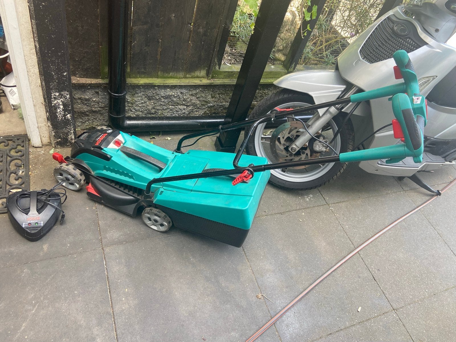 Bosch 36V Accu Grasmaaier Rotak 32 LI met accu en lader, Tuin en Terras, Grasmaaiers, Ophalen, Cirkelmaaier, Gebruikt, Accu-grasmaaier
