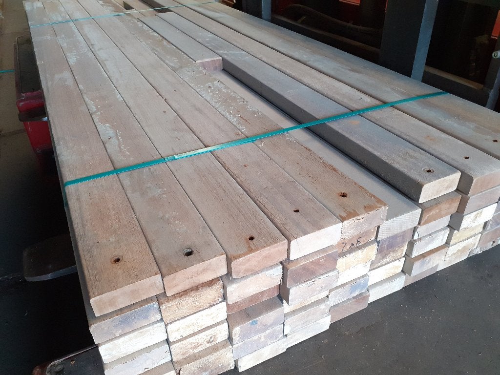 Gebruikte partij Thermo Ayous liggers 44x100mm - 59 delen, Gebruikt, Ophalen of Verzenden, Hardhout, 250 cm of meer
