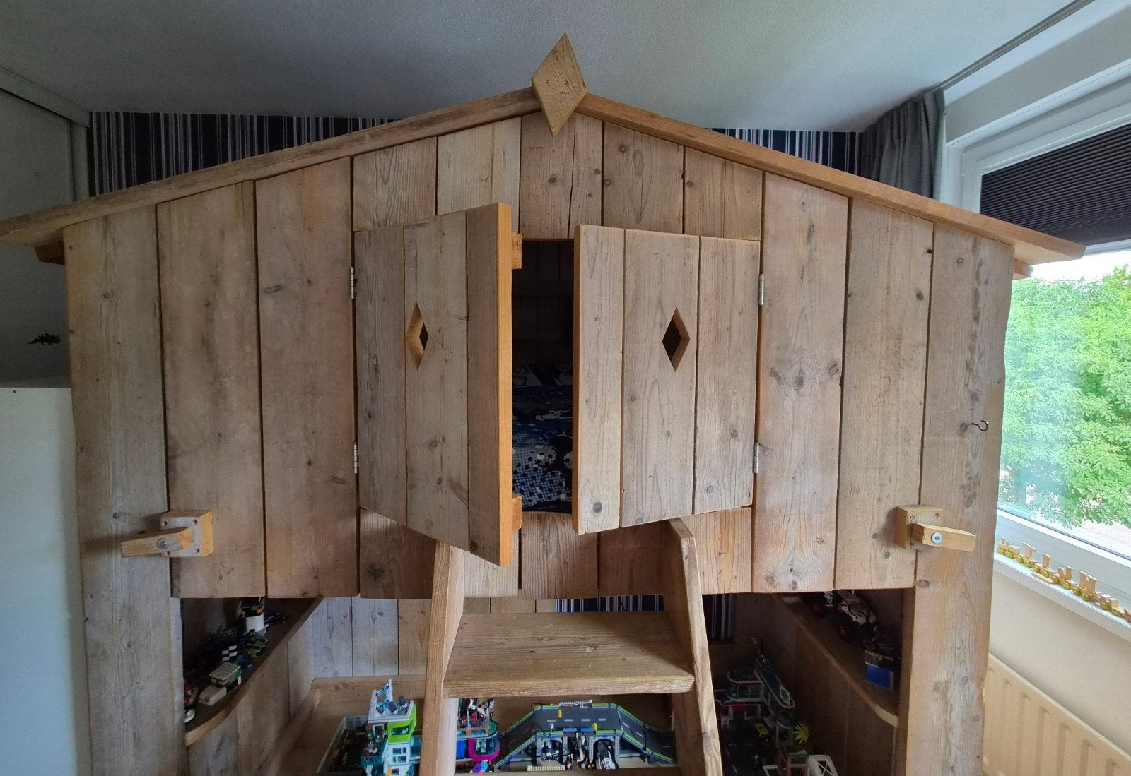 Foto 3 van Stoer steigerhouten hoogslaper in huisjesvorm!