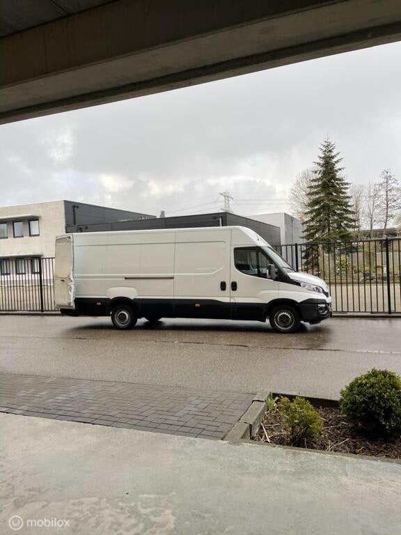 Busje huren Direct op locatie? Breda/Antwerpen, Diensten en Vakmensen