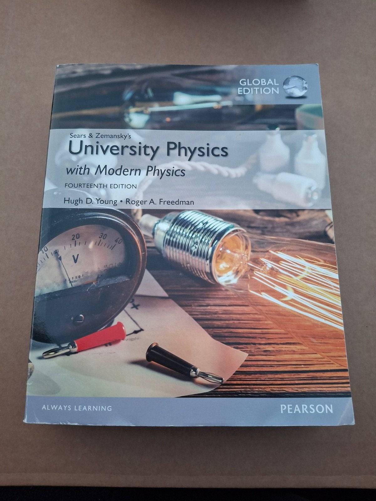 University physics 14th edition, Ophalen of Verzenden, Beta, Gelezen, WO