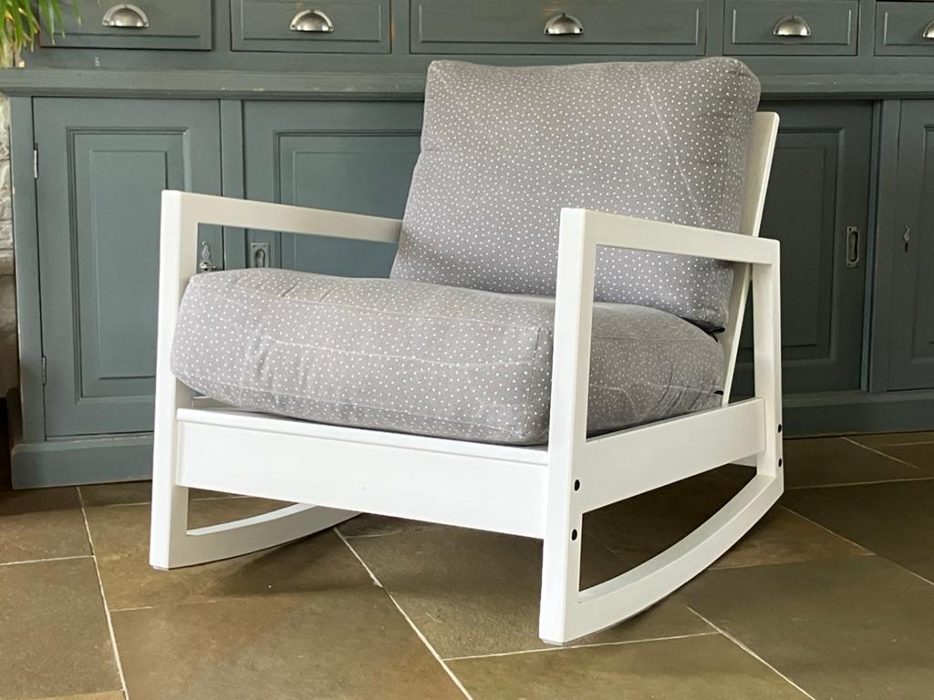 Ikea Lillberg Witte schommelstoel met grijze kussens, Ophalen, Gebruikt, 75 tot 100 cm, 50 tot 75 cm