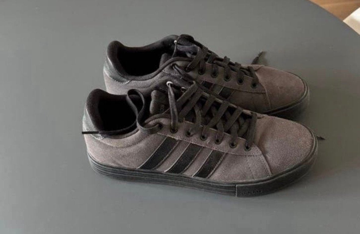 Adidas Daily 4.0 maat 43 1/3 als nieuw, Kleding | Heren, Schoenen, Ophalen of Verzenden, Zo goed als nieuw