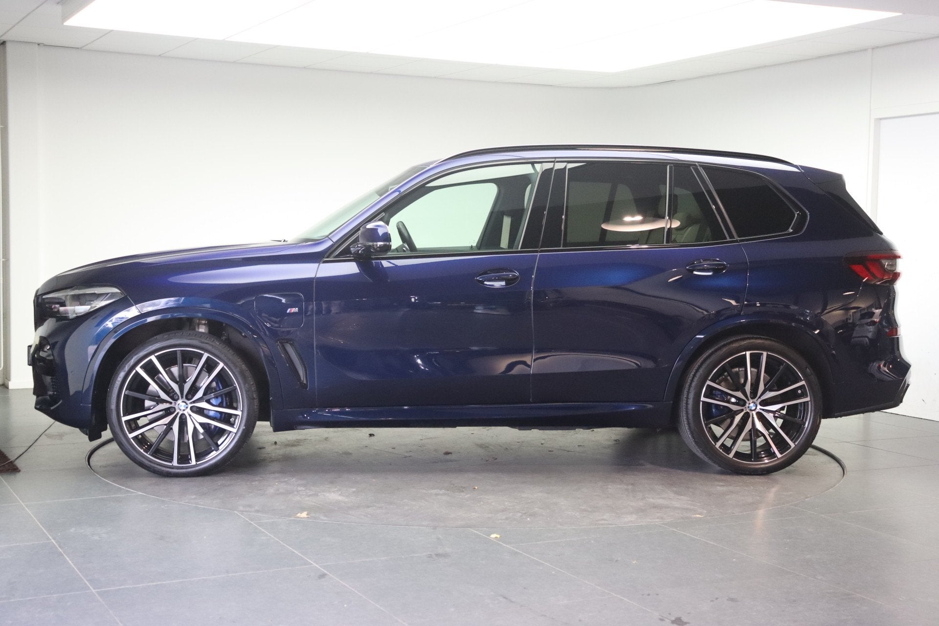 BMW X5 xDrive45e High Executive M Sport Automaat / Panoramad, Auto's, Dealer onderhouden, Gebruikt, 394 pk, Met garantie (alle)