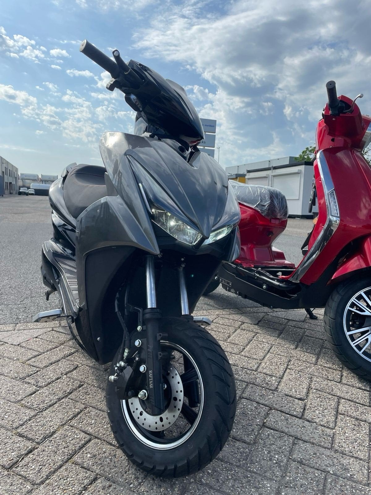 Elektrische motorscooter Yashixin Bumblebee Grey, Fietsen en Brommers, Ophalen, Nieuw, 50 km per accu of meer
