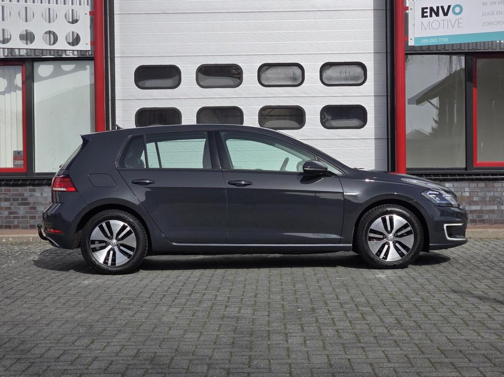 Volkswagen e-Golf 36kWh Leer/LED/Navi/ACC/Stoelverw/CarPlay, Auto's, 136 pk, Gebruikt, Met garantie (alle), 231 km