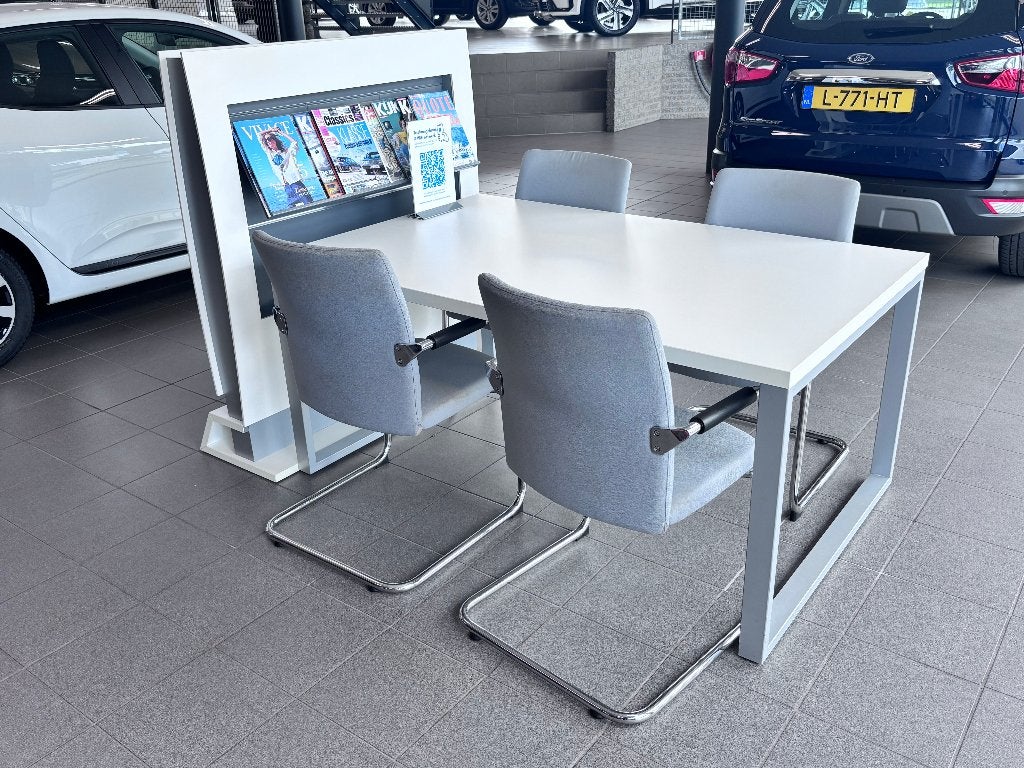 Complete kantoor/wachtruimte set: Tafel + Stoelen + Display, Ophalen, Gebruikt, Dauphin, Wit