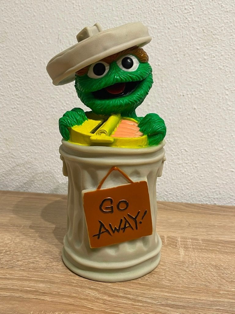 Oscar the Grouch Sesamstraat Spaarpot Enesco Vintage, Enesco Toy, Kunststof, Ophalen of Verzenden, Zo goed als nieuw