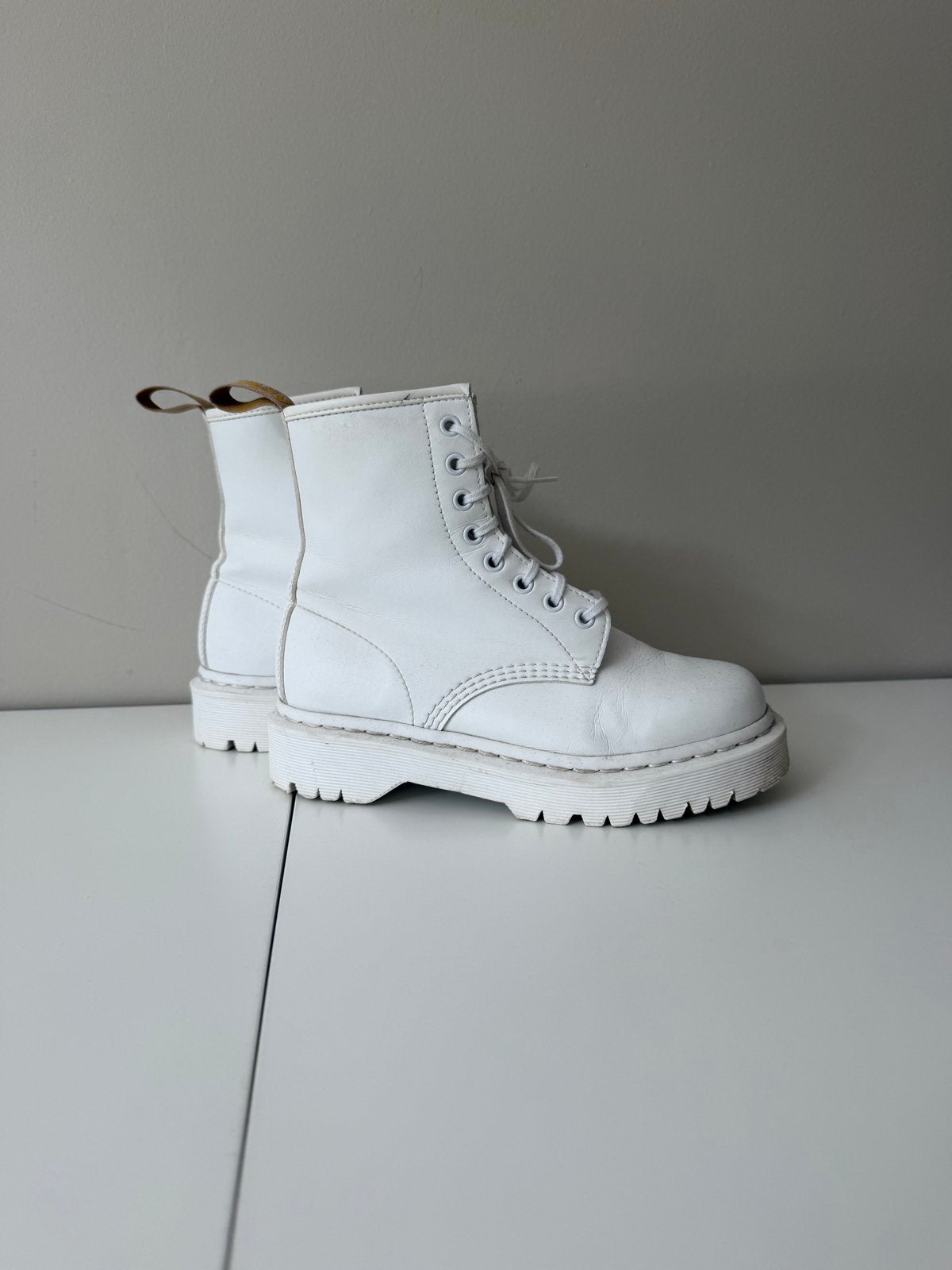 Dr. Martens 1460 Mono Wit Laarzen, Kleding | Dames, Schoenen, Ophalen of Verzenden, Gedragen, Wit, Lage of Enkellaarzen