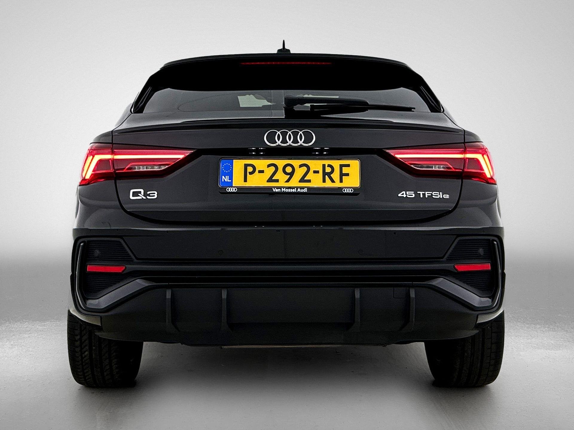 Audi Q3 Sportback 45 TFSI e S Edition 245 PK | Navigatie | C, Auto's, 12 maanden, Gebruikt, Leder en Stof, Zwart