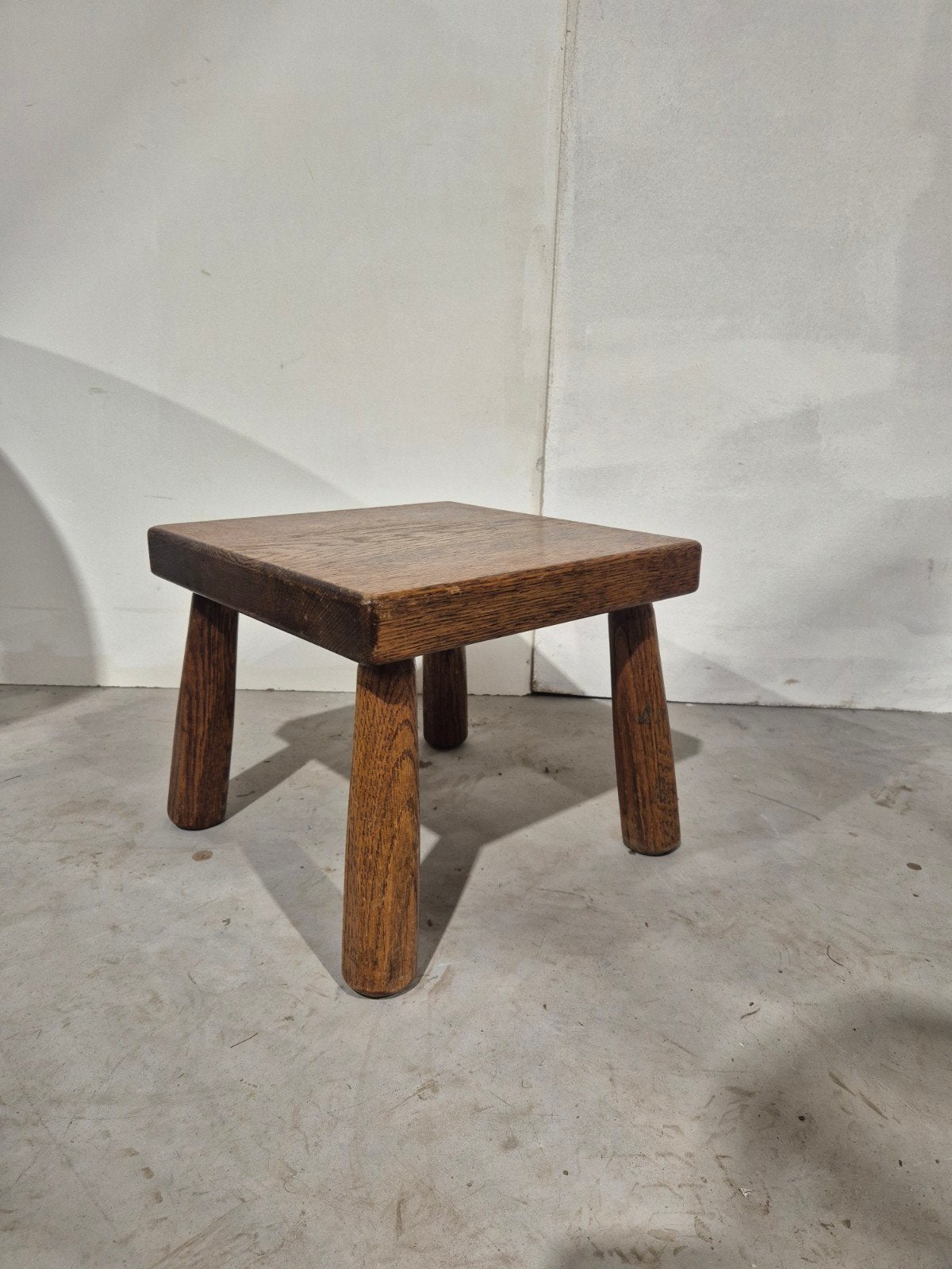 Vintage brutalist massief eiken tafeltje japandi., Huis en Inrichting, Krukjes, Onbekend, Ophalen of Verzenden, Onbekend, Onbekend
