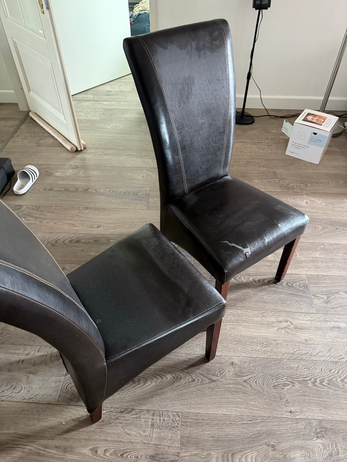 4 leren stoelen - ideaal voor starters, Huis en Inrichting, Ophalen, Gebruikt, Bruin, Leer