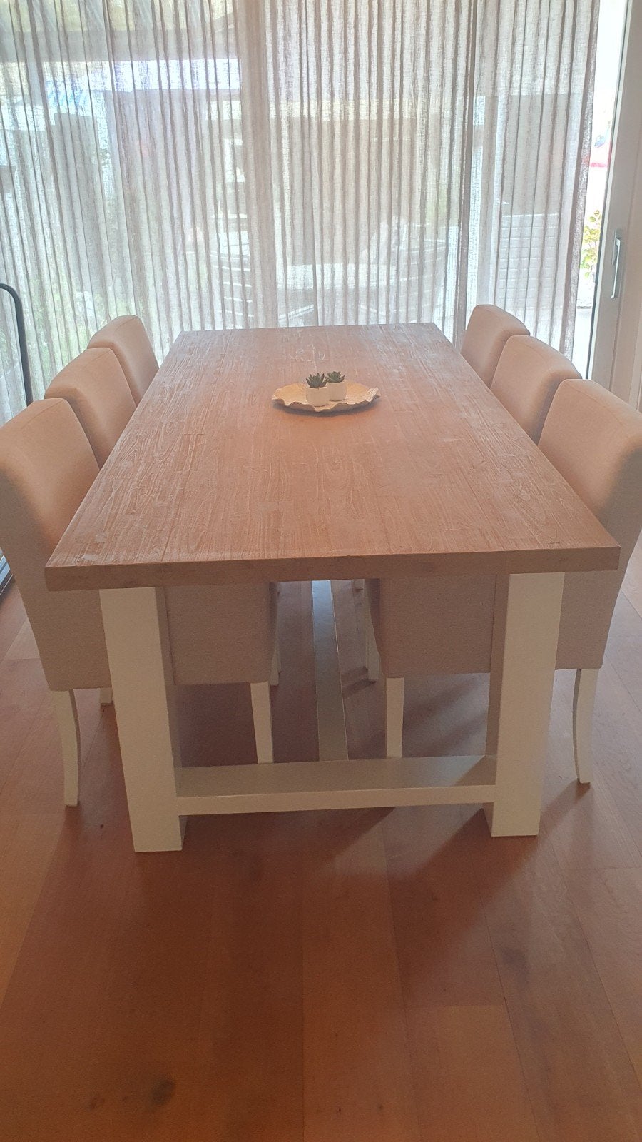 Grote eettafel met 6 licht beige stoelen - Pronto, 100 tot 150 cm, 200 cm of meer, Ophalen of Verzenden, Zo goed als nieuw