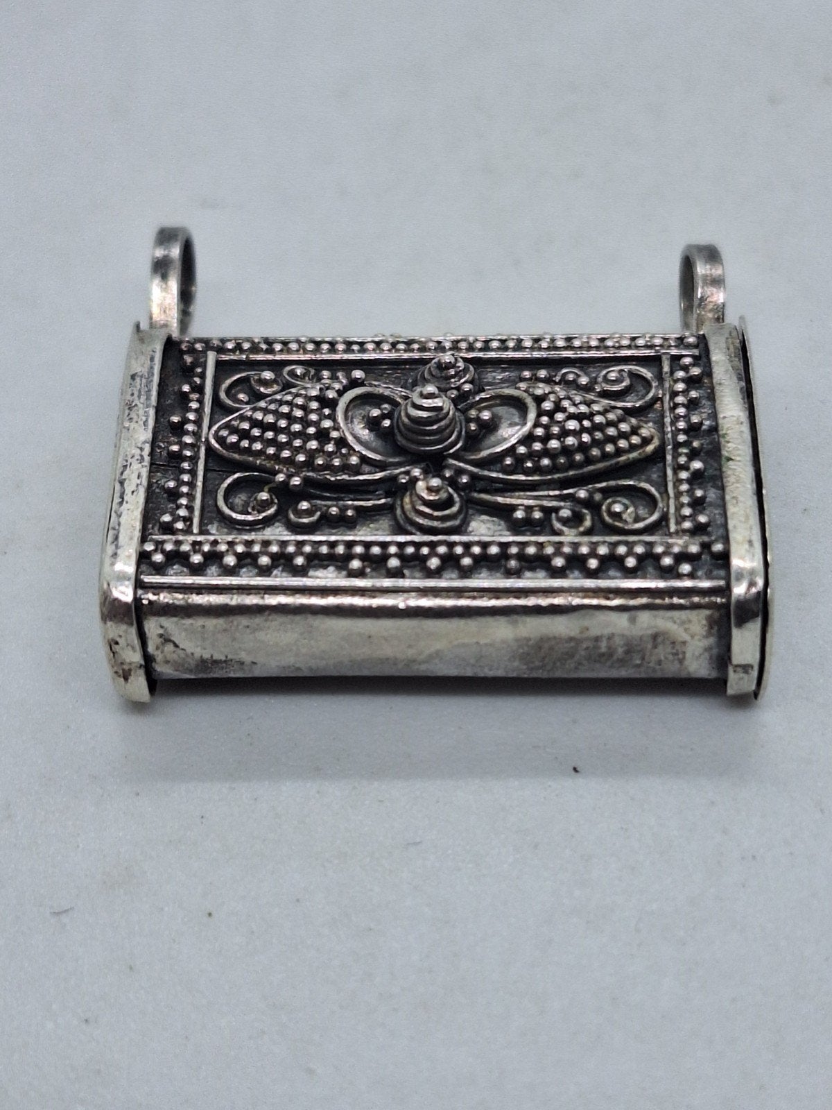 Zilveren filigrain gebedsbox hanger jaren '20, ruim 2 cm, Ophalen of Verzenden, Zilver