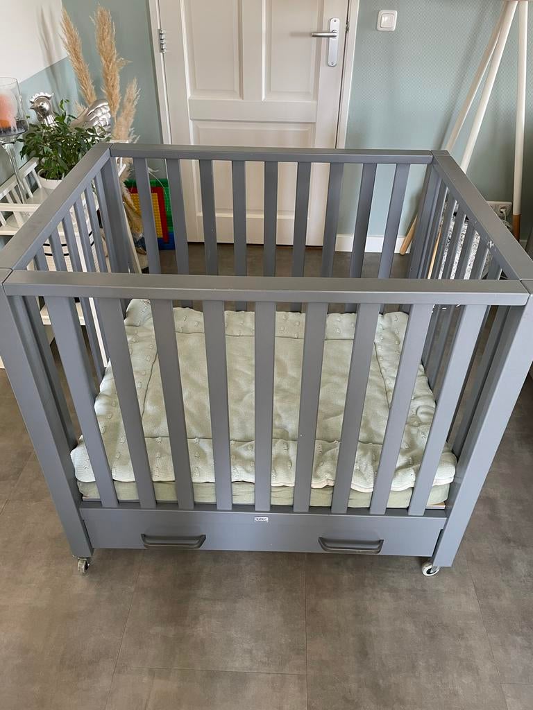 TWF Box met lade en wieltjes - Grijs, Kinderen en Baby's, Boxen, Ophalen, Gebruikt, Vierkant, In hoogte verstelbaar