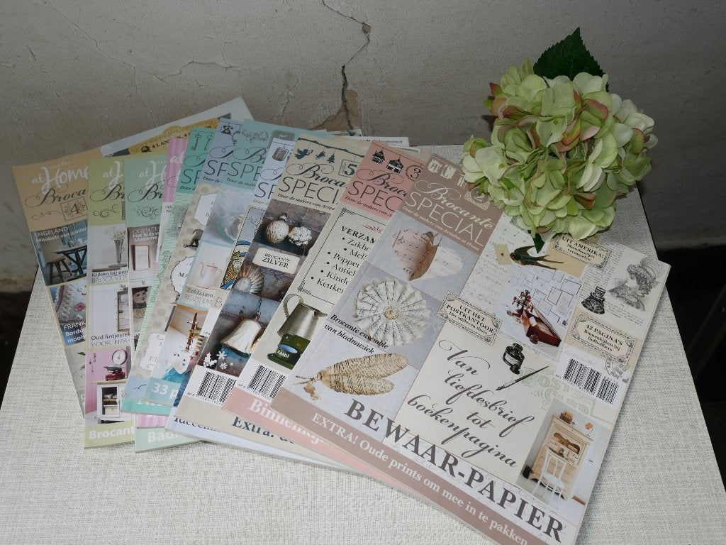 Brocante Special van Ariadne at home 11x, Ophalen, Gelezen
