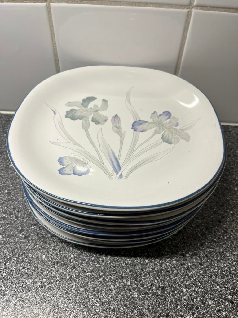 Salade bordjes / ontbijtbordjes “Glaieul”  Japans porselein, Huis en Inrichting, Keuken | Servies, Ophalen of Verzenden, Zo goed als nieuw