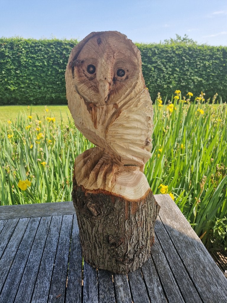 kettingzaagkunst " een houten Uil ", Houtsnijwerk, Brutalistisch, Hout, Bruin