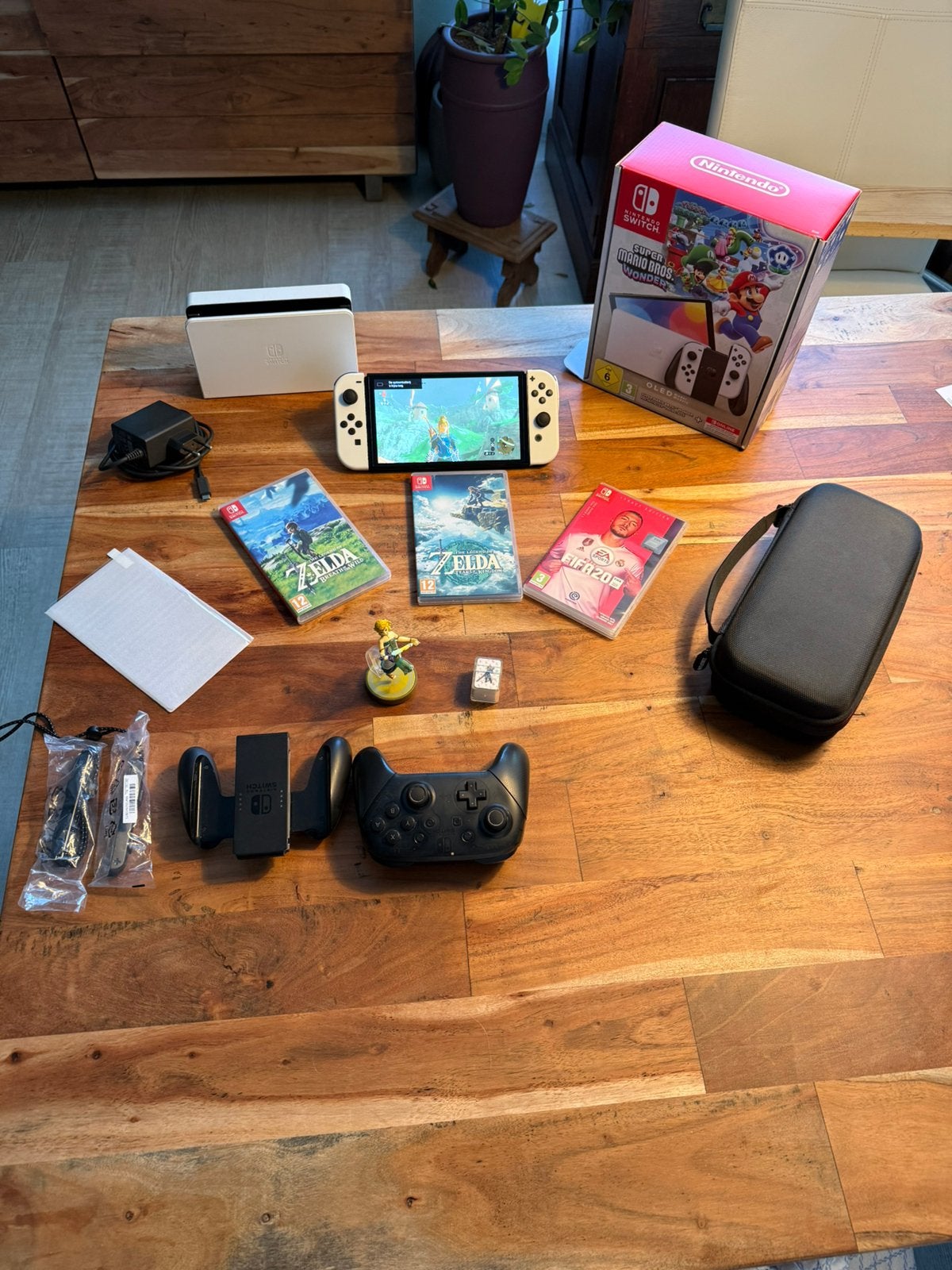 Nintendo Switch Oled wit met veel toebehoren, Ophalen, Zo goed als nieuw, Overige modellen