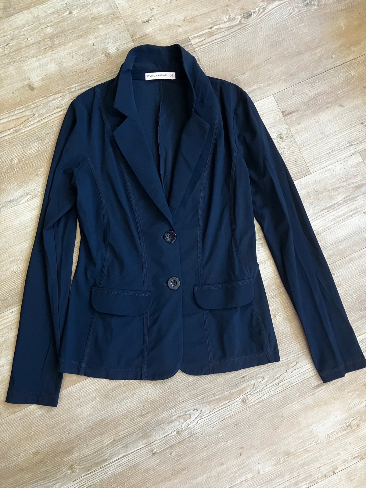Donkerblauw jasje van Studio Anneloes, mt S (M3), Ophalen, Studio Anneloes, Blauw, Zo goed als nieuw