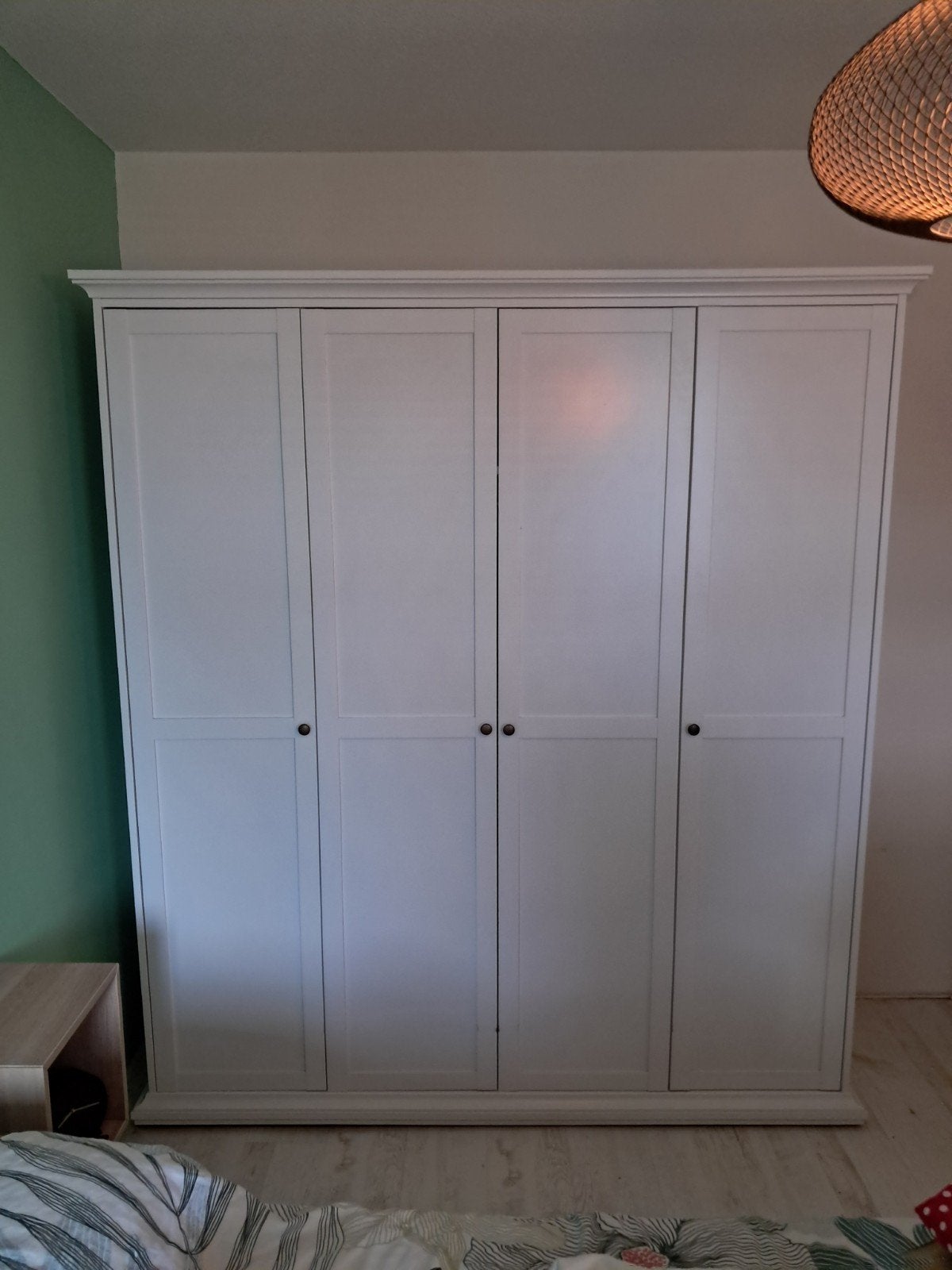 Witte kledingkast 4-deurs in zeer goede staat, Huis en Inrichting, Ophalen, Met deur(en), 200 cm of meer, 150 tot 200 cm