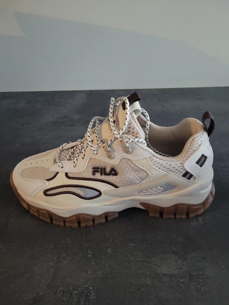 Nieuwe Fila sneakers, Beige, Nieuw, Ophalen of Verzenden, Sneakers of Gympen