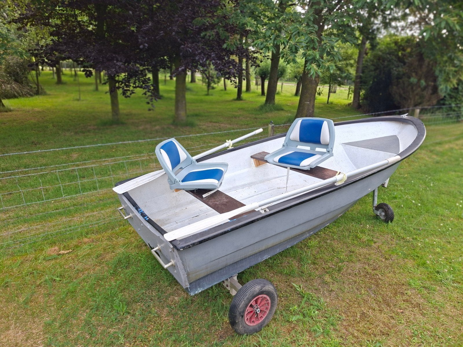 Roeiboot 3m met stoelen, roeiriemen en bootkar, Ophalen, Gebruikt