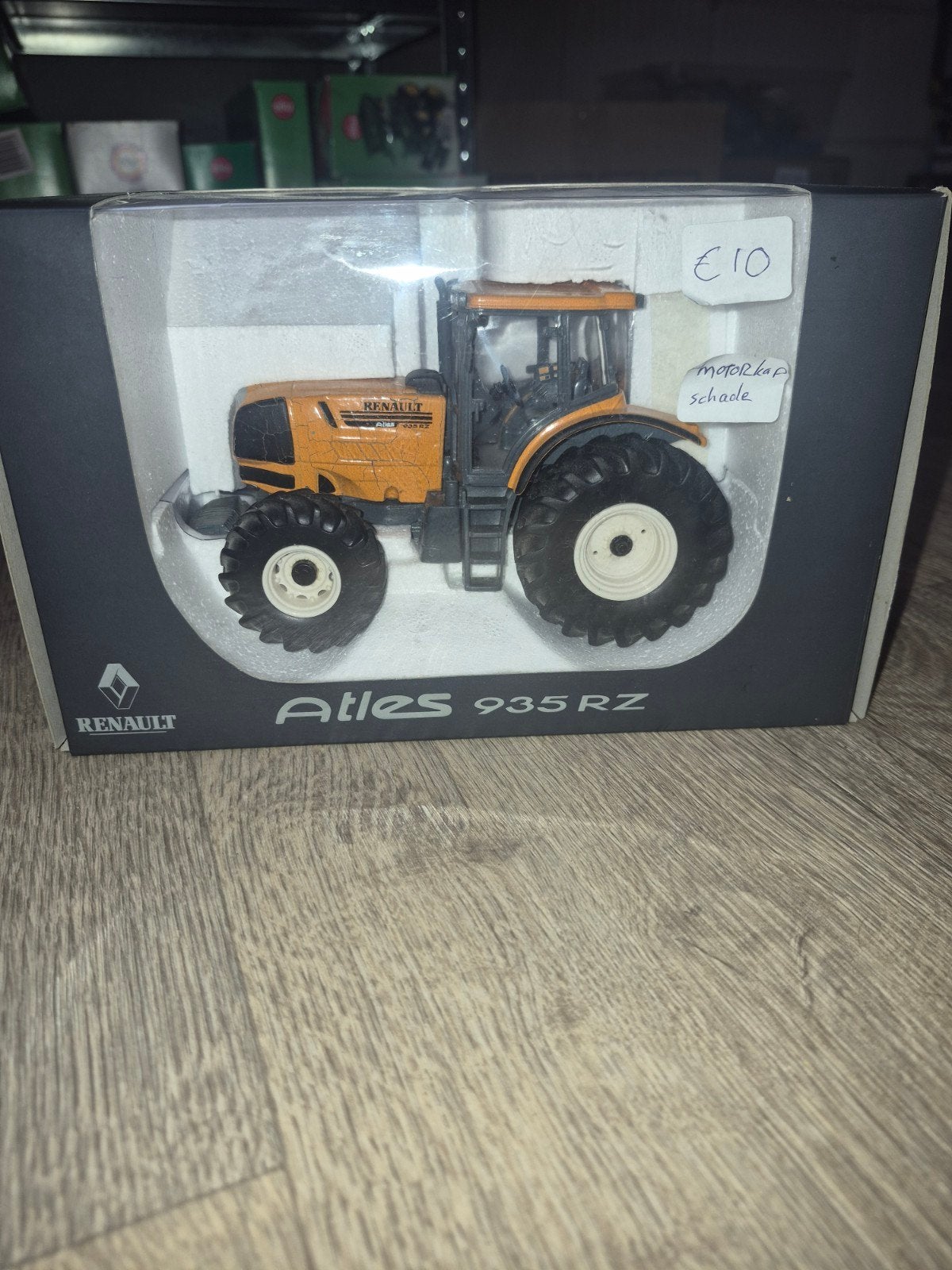 Renault Atles 935 RZ modeltractor - Motorkap schade
