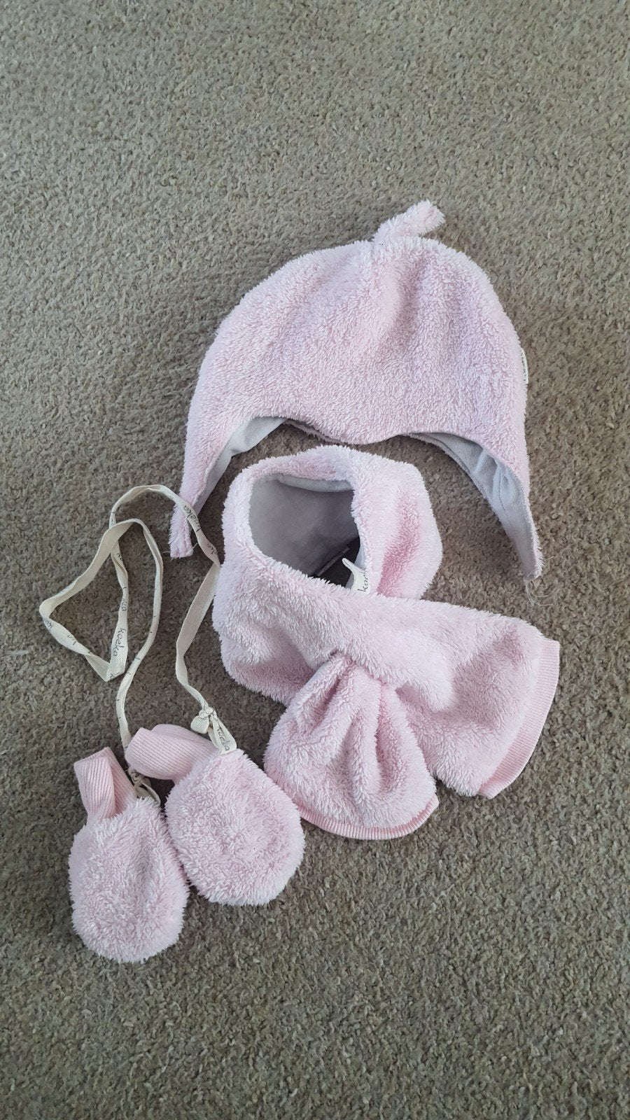 Roze Koeka muts, sjaal en wanten setje, Kinderen en Baby's, Ophalen of Verzenden, Zo goed als nieuw, Koeka, Meisje