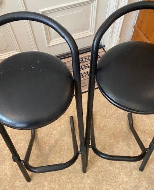 zwarte krukken, Huis en Inrichting, Barkrukken, Ophalen, Met voetsteun, 60 tot 90 cm, Zo goed als nieuw