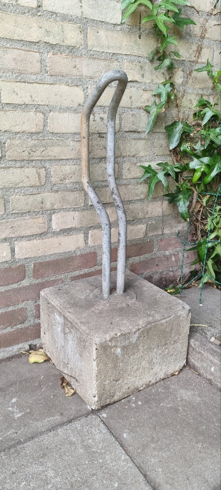 Fietsenbeugel met betonblok, Ophalen of Verzenden