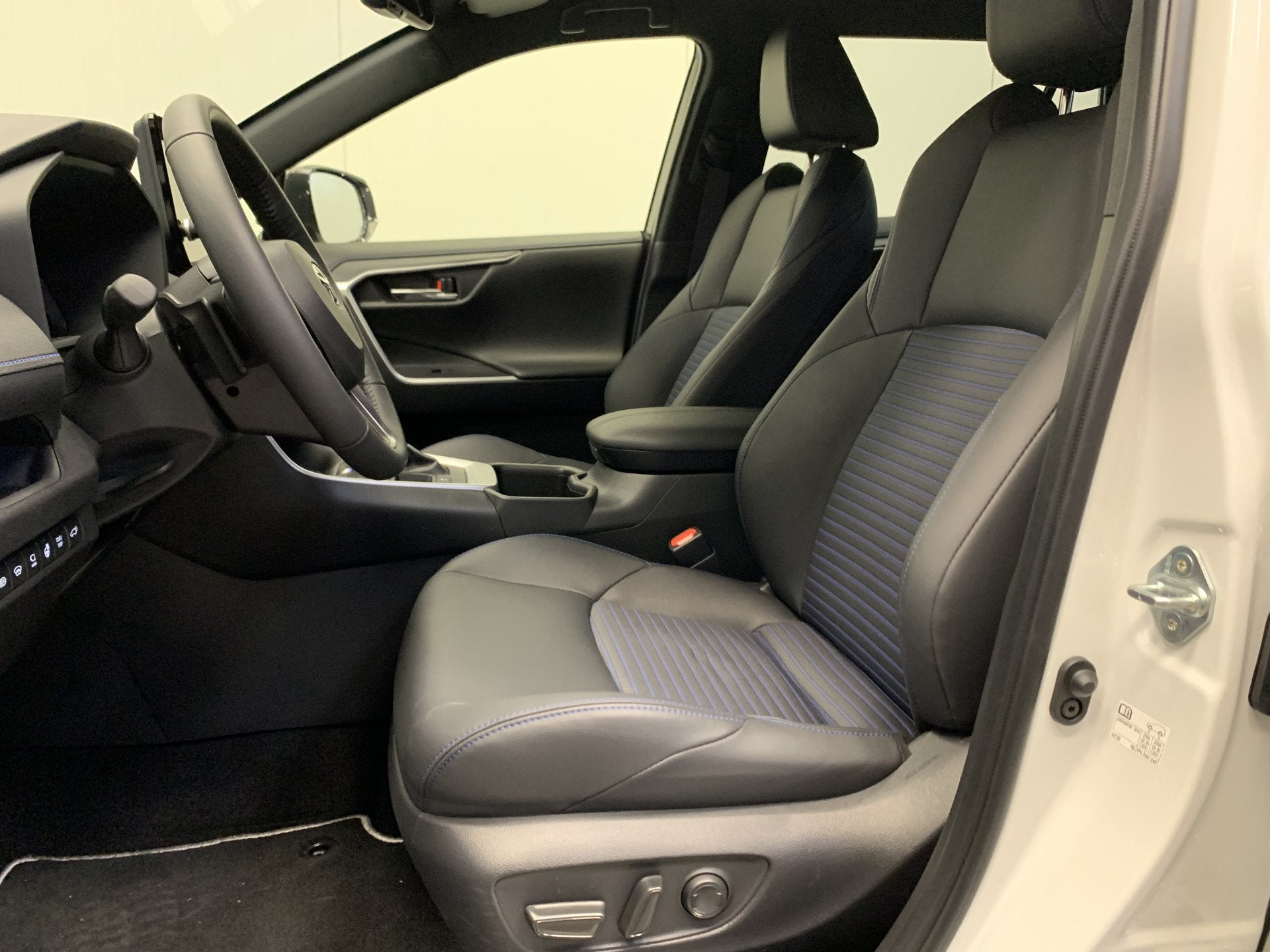 Toyota RAV4 2.5 Hybrid Style TWOTONE-LEDER-360CAMERA-JBL.S, Auto's, Gebruikt, Leder en Stof, Wit, Origineel Nederlands