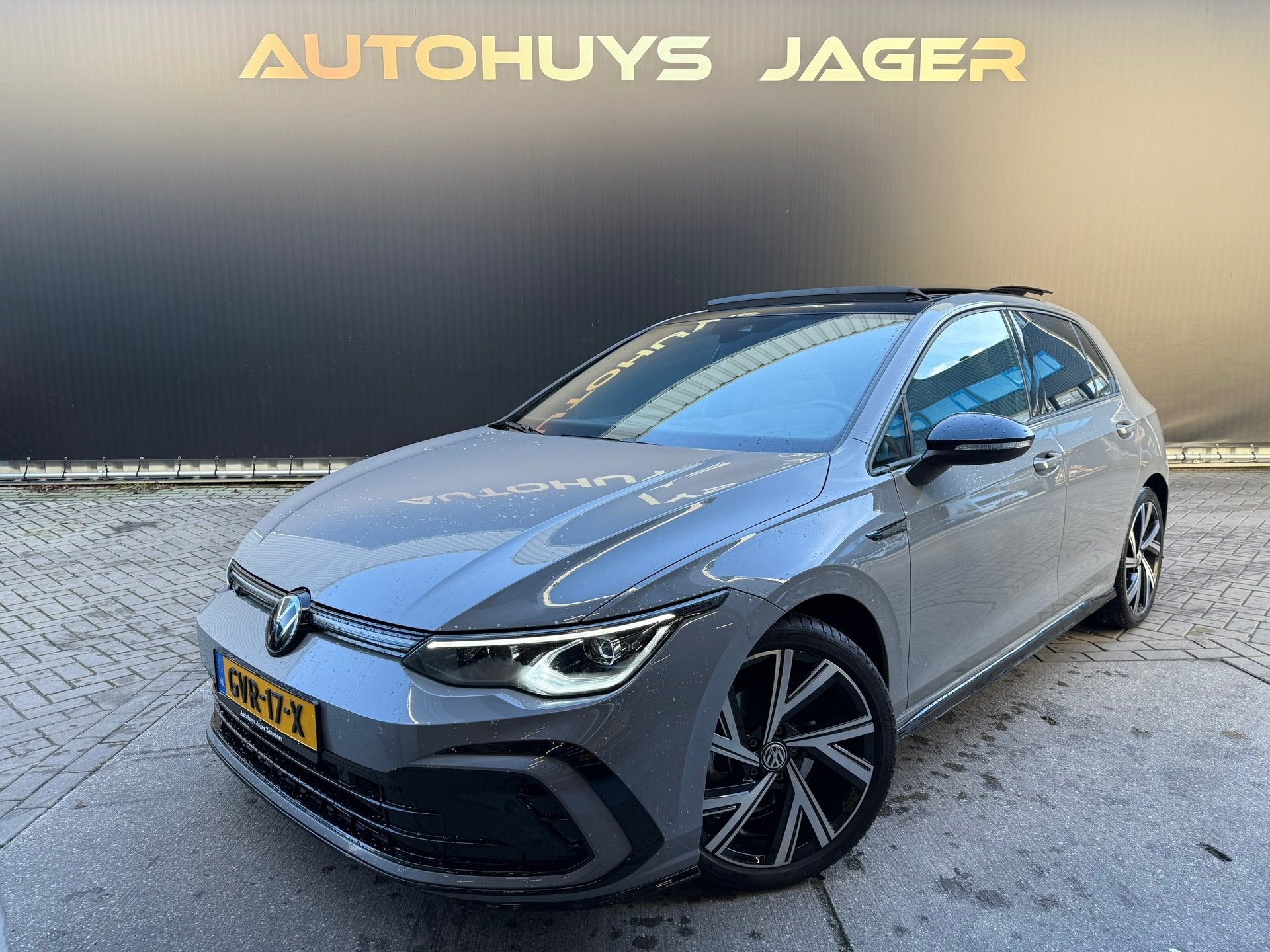 Volkswagen GOLF 1.5 eTSI R-Line Pano IQlights Carplay Sfeer, Stof, 4 cilinders, 150 pk, Automatische klimaatregeling