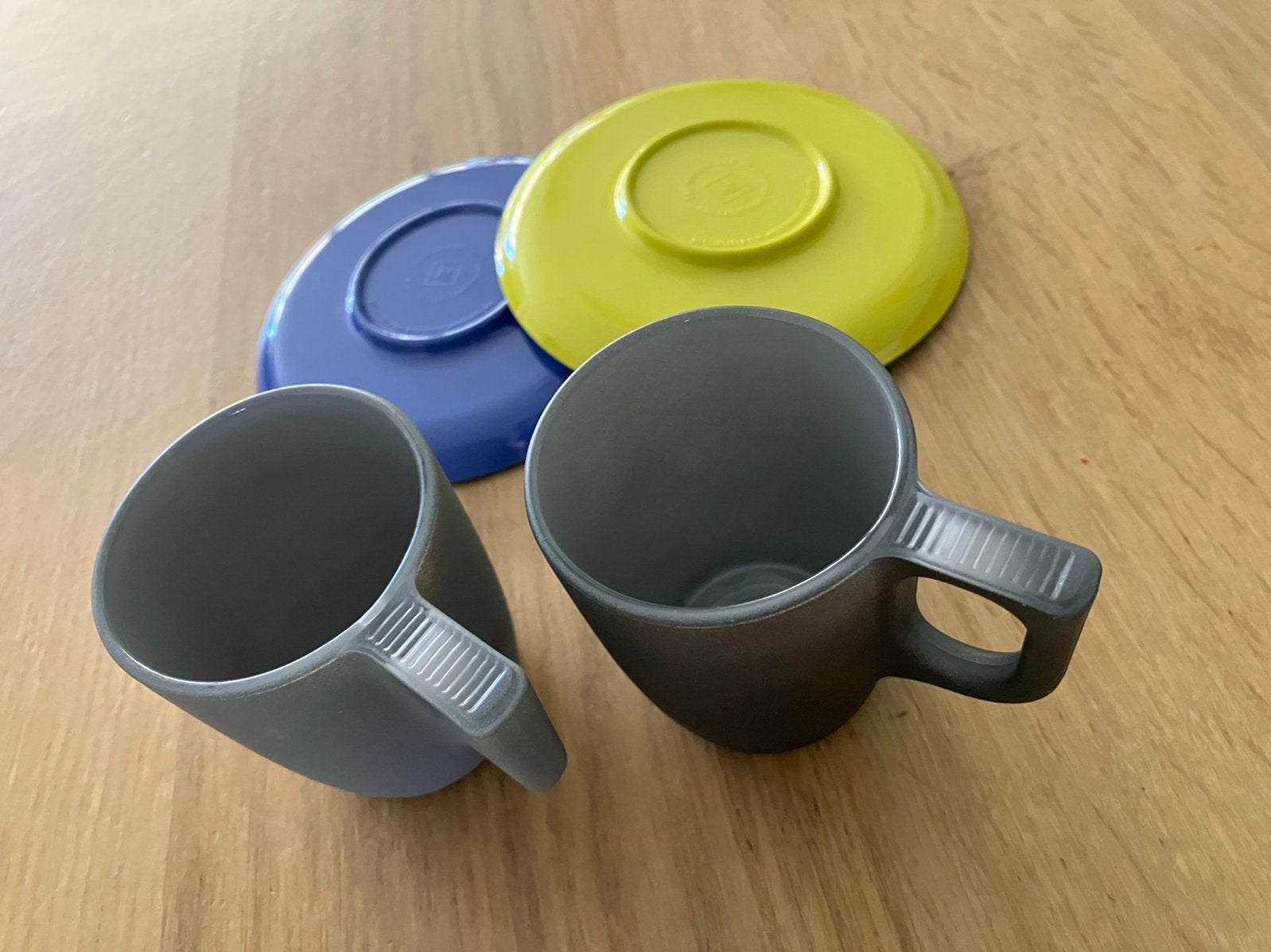 Twee x Nespresso kopje en schotel, Huis en Inrichting, Ophalen of Verzenden, Zo goed als nieuw, Modern, Kop(pen) en/of Schotel(s)