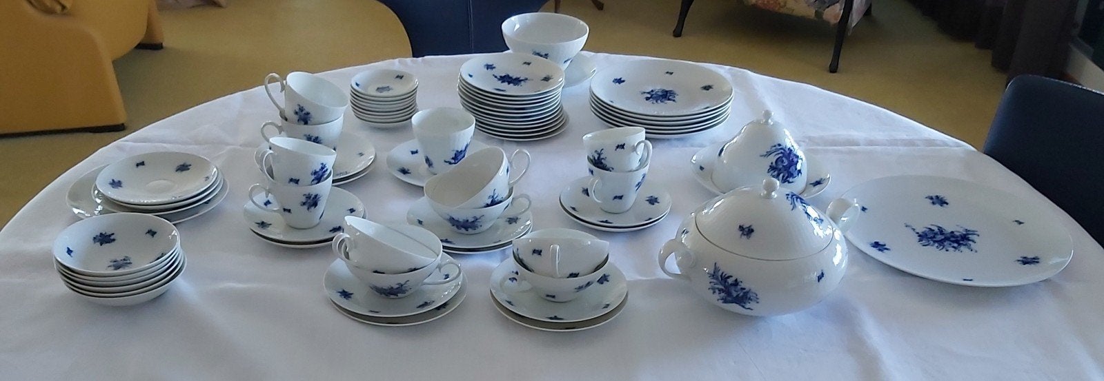 Rosenthal Germany Servies - Blauw Bloemmotief, Ophalen of Verzenden, Zo goed als nieuw, Overige stijlen, Porselein